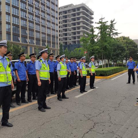 迎十四运#交巡警中队联合西安航空基地城市管理和综合执法局对辖区道路进行交通大整治