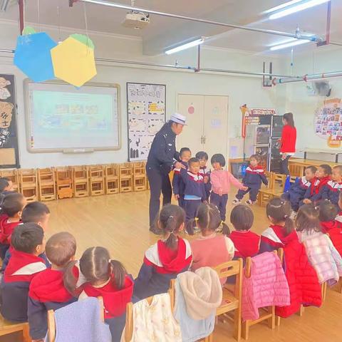 蓝天路派出所交警中队走进辖区幼儿园开展交通安全宣传活动