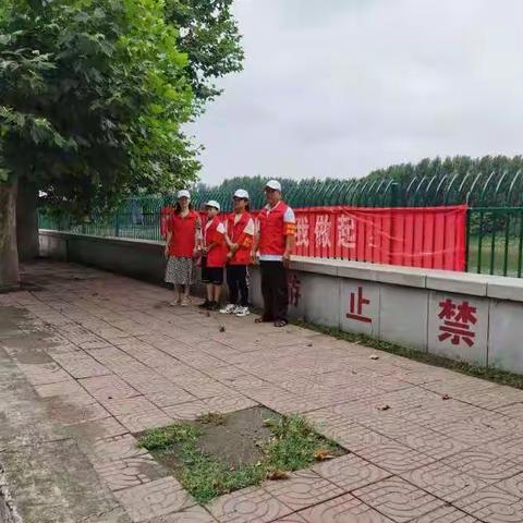 五图街道邓家庄小学开展巡河防溺水志愿服务活动