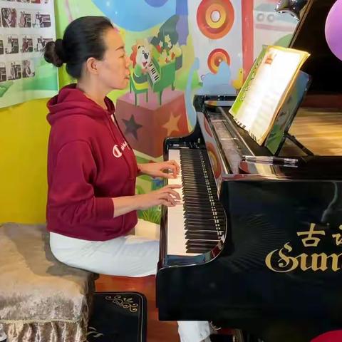 活动中心钢琴班丁妍玮的作品