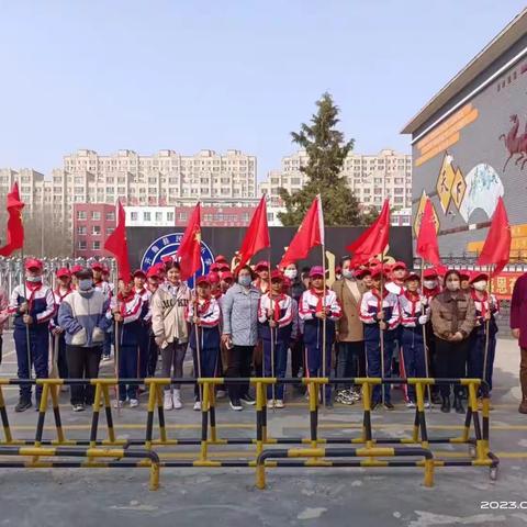 三月春风暖人心，雷锋精神伴我行——开鲁县民主小学五年级积极开展雷锋月活动