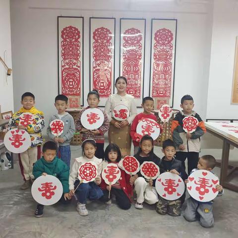 学习剪纸的传统文化-芒市第四小学新阳5中队