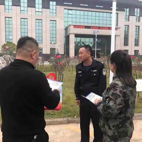 陇县公安局东风派出所以“五率”宣传为契机深入辖区开展平安建设和电信诈骗宣传