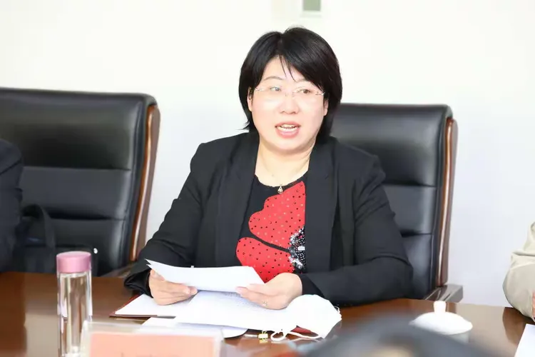 县委常委,常务副县长文晓凡致欢迎辞