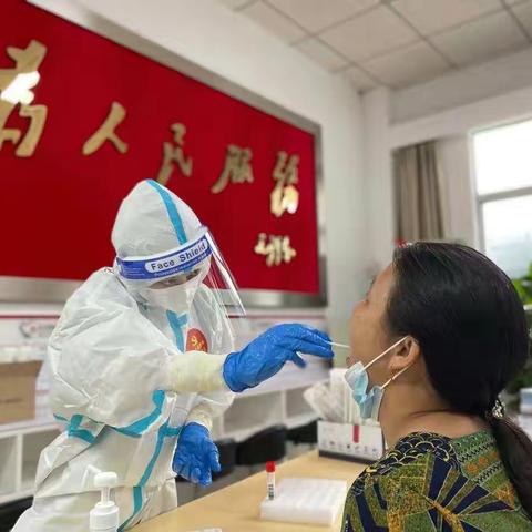 汗水和坚守为党旗增辉！——北京中医药大学深圳医院（龙岗）党委抗疫纪实