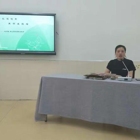 以评比促提升，再研主题墙