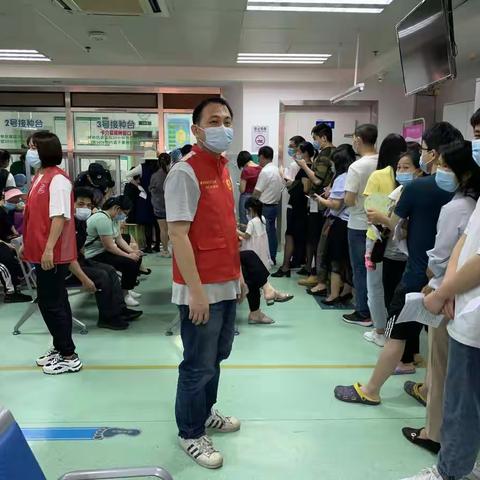 我为群众办实事——助力新冠疫苗接种工作，横岗社区工会在行动