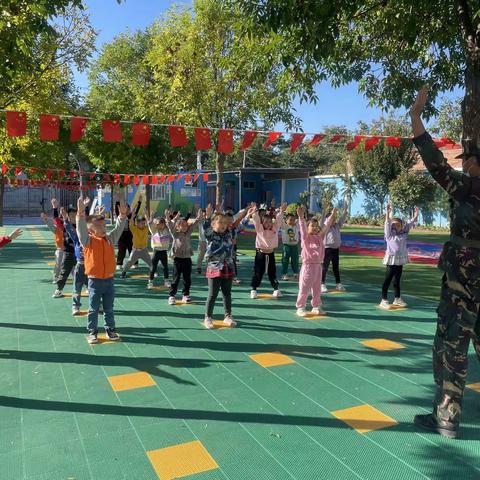 南岗镇第一幼儿园   军事课
