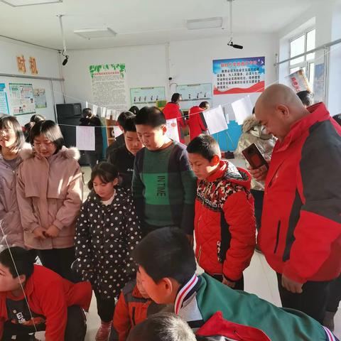 巴音中心校师生欢庆元旦