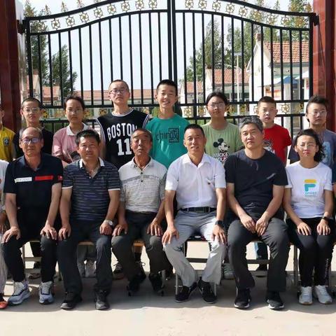 巴音中心校教师情怀：我为孩子们做毕业美篇