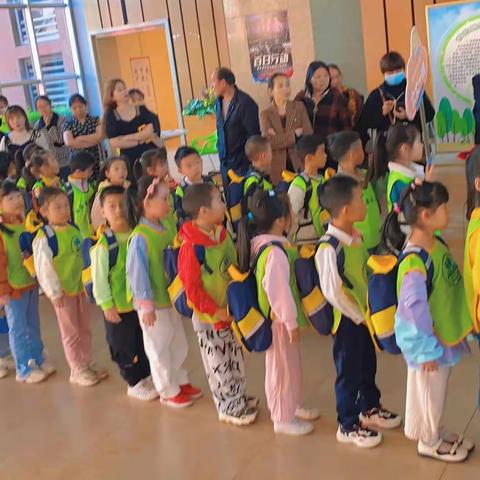*蓝铅笔幼儿园*大大班走进小学，体验活动