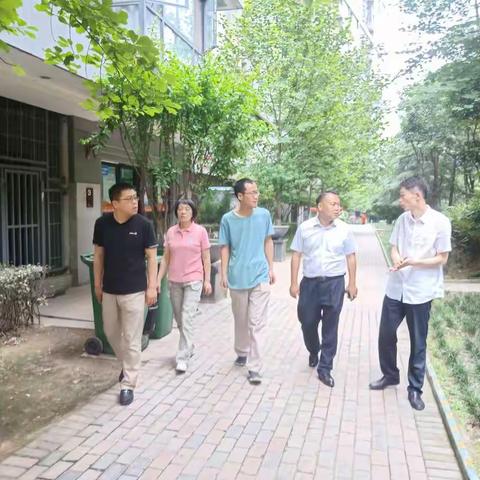 区政法委李副书记一行来华城社区检查扫黑除恶专项斗争开展情况