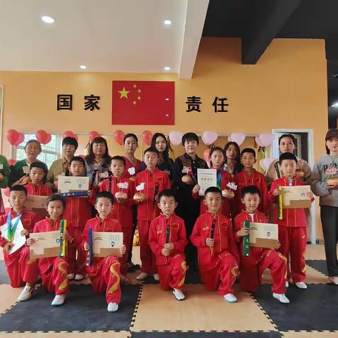 旬邑跃龙国际武道教育学校“浓情五月天、感恩母亲节”主题活动。