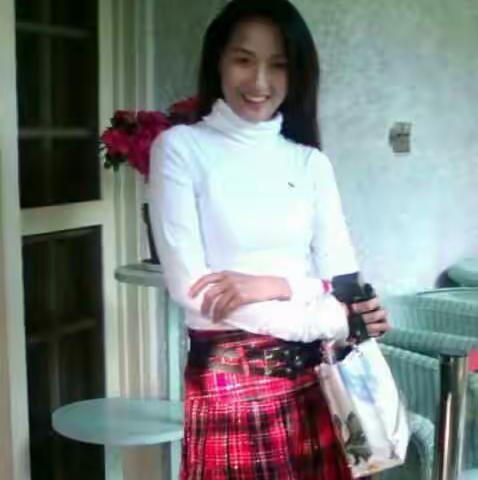 乡村叛徒之一位妖女般精神行游者的人生旅途漫游记一一西子荷诗歌-散文集《刹那一抹红》