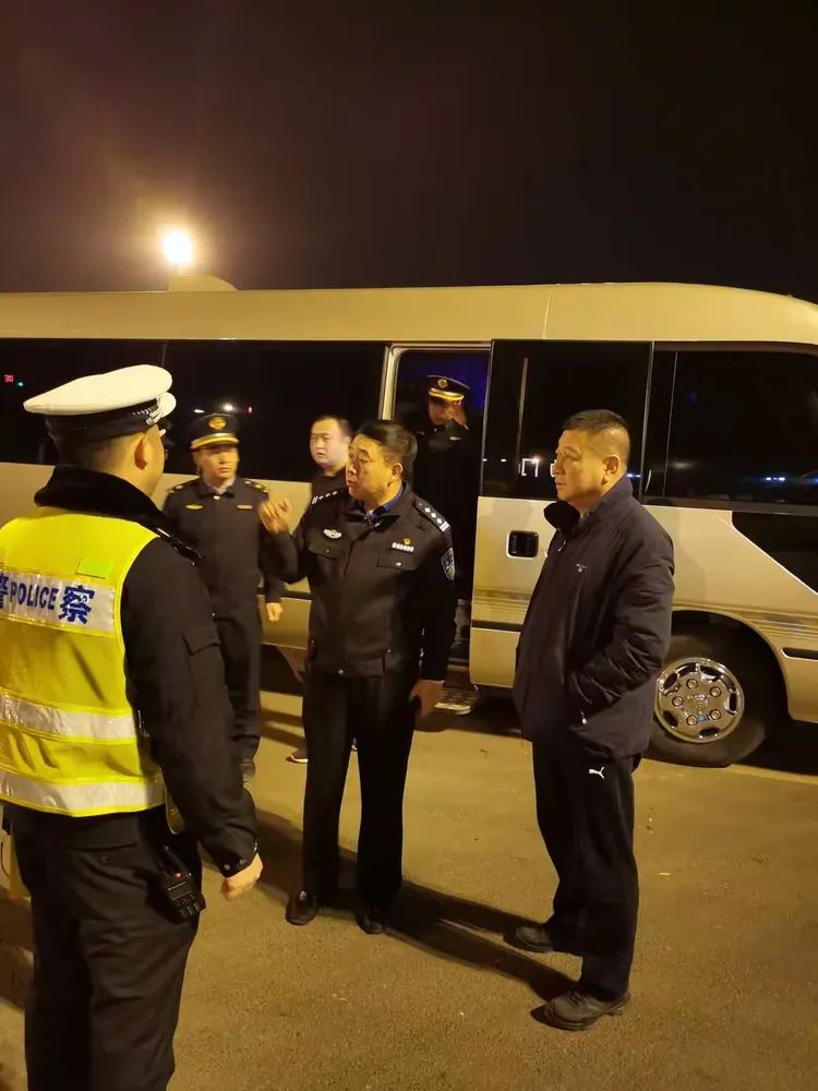 长治市公安局党委委员李玮同志带队对秋冬季大气污染专项治理行动进行