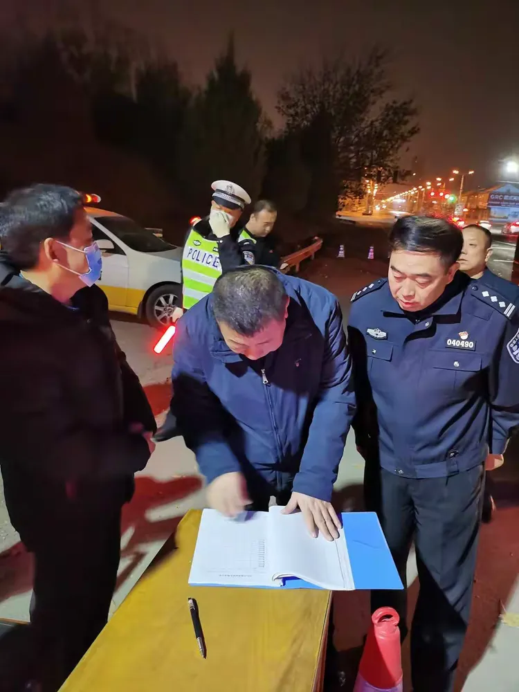 长治市公安局党委委员李玮同志带队对秋冬季大气污染专项治理行动进行