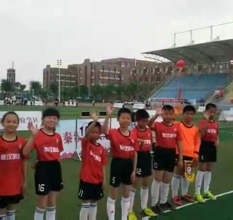 “雨中的英雄”——秦汉新城正阳二学区足球队第二天比赛纪实