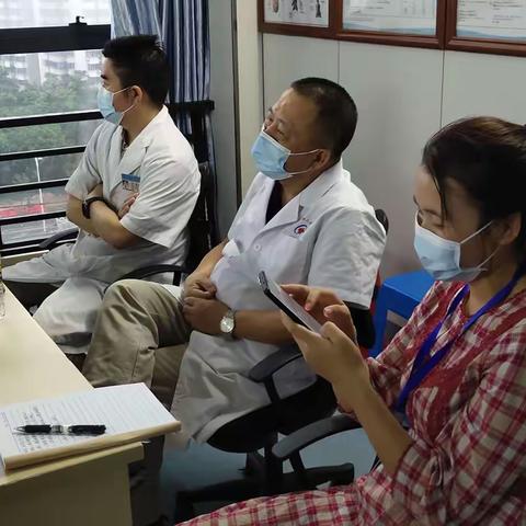 省医周卫平教授普外科教学查房及进行高龄胆道择期手术MDT多学科术前讨论。