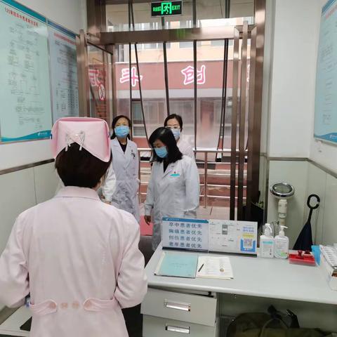 国庆假期首日市九院党委书记郑菊贤带队检查医院疫情防控与节假日医疗工作