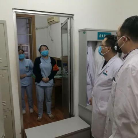 大‭年三十总会计师梁照国慰问值班医务人员并督导检查节假日工作