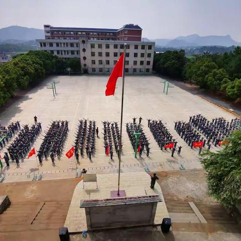 宜章县十一中学优秀学子们:                          与烈日抗衡，同风雨争斗