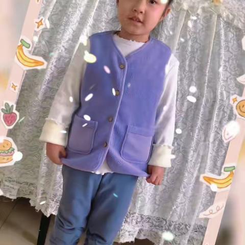 现代中学幼儿园中二班－－小小播报员