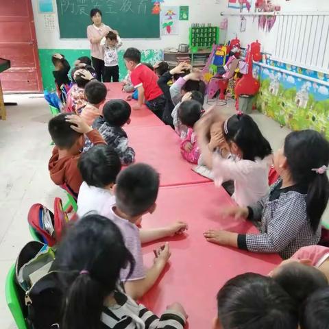 任固镇童心幼儿园《防震安全教育》主题活动