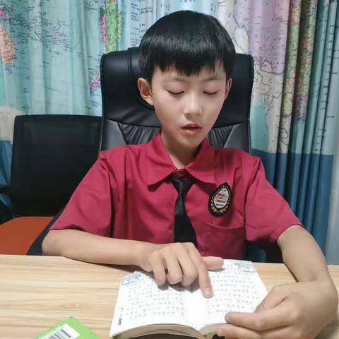 389【爱臭美的小宝】