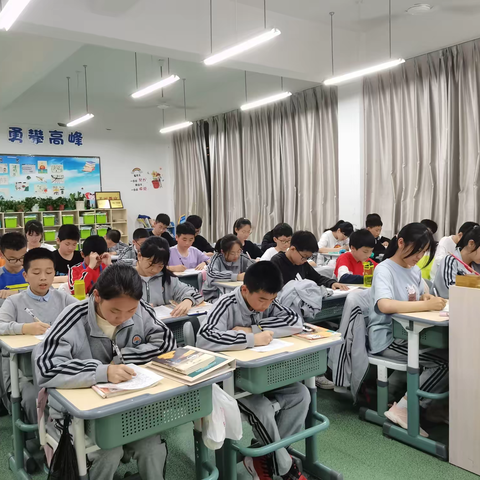 我手写我心，我心抒真情------星海学校第六届“读书节”现场作文大赛