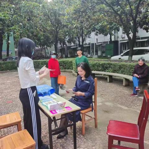 党员志愿者开展“婚育新风进万家文明新风你我他”活动