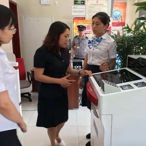 鲁立琼副行长到旌湖支行调研指导网点转型工作