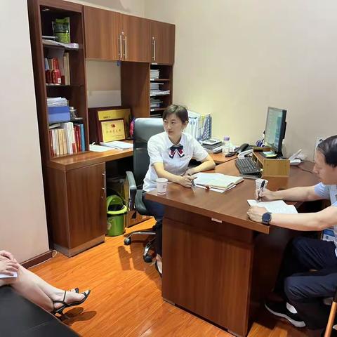 德阳分行林碧慧纪委书记一行到旌湖支行调研指导工作