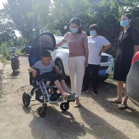 滦州市残联开展儿童轮椅适配活动