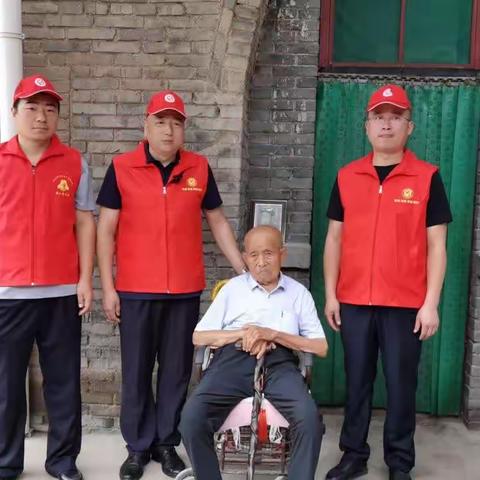 志愿者武培文8.1之际慰问抗美援朝老兵