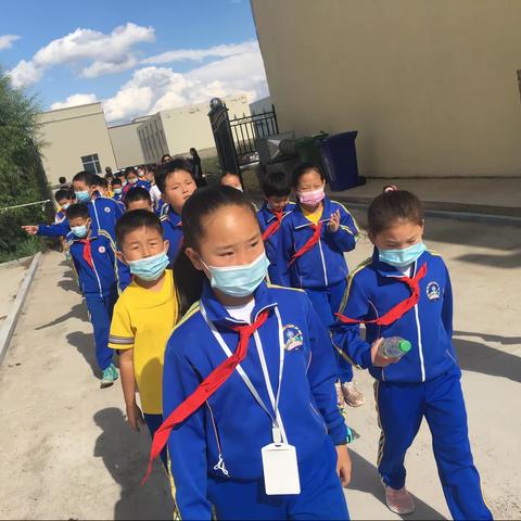 天山蒙古族实验小学四年级师生法治教育基地参观学习活动