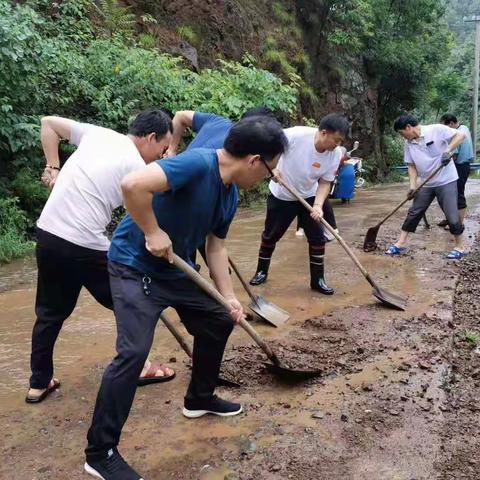 防汛救灾 王坪纪委在行动