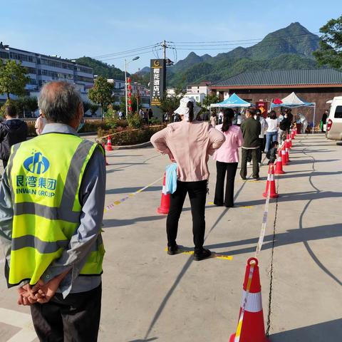 各司其职，积极配合，王坪乡核酸检测采样平稳有序