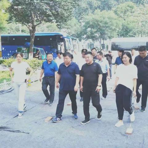 信都区领导到团结路街道守敬社区指导创城工作