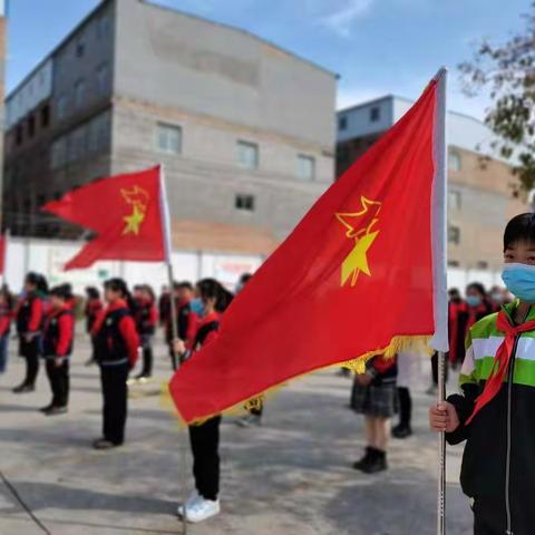 弘扬雷锋精神  争做时代新人———洛阳高新区丰鑫小学学雷锋主题教育活动（环境清理）