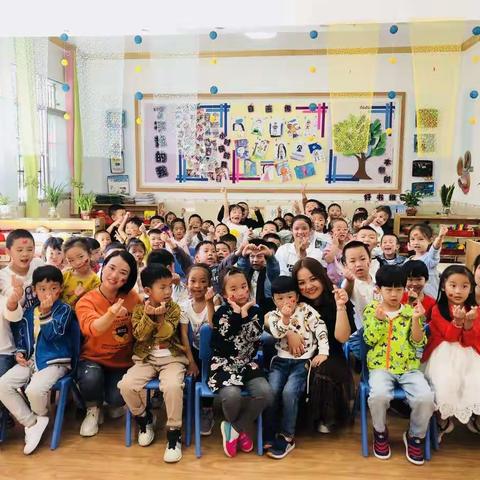 用心陪伴，争做积极的家长，争创积极的家庭         ——果三班新学期家长会