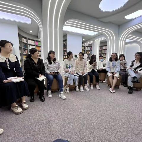 礼赞二十大 悦读新时代——三道街小学青年教师读书分享活动