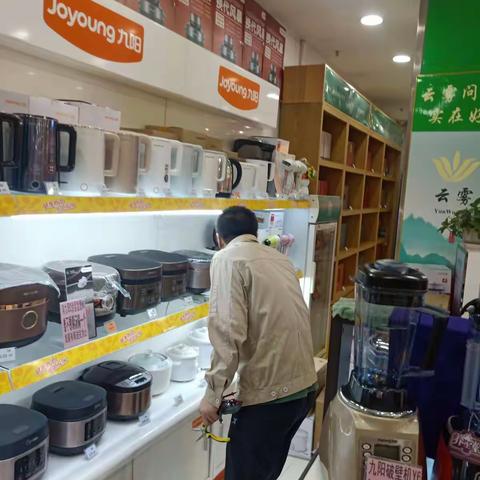 横店层板轨道灯安全检查