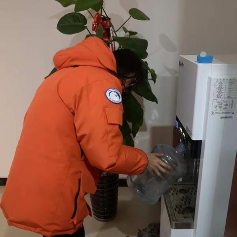 寒冬送温暖 小李在您身边