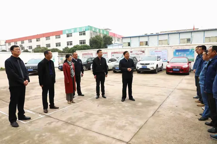 赣州市委常委,南康区委书记徐兵走访慰问供电员工