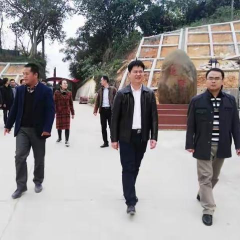 区委常委兰亮到四中新春慰问教师代表并视察学校义教均衡工作进度