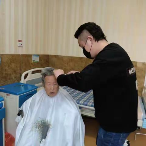 义剪走进养老院  真爱温暖老人心