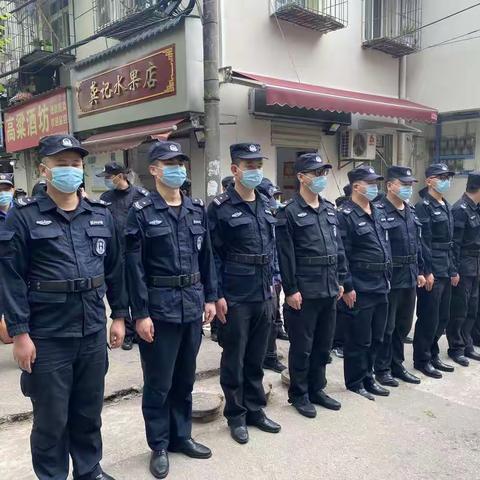 联合多部门开展占道经营整治行动