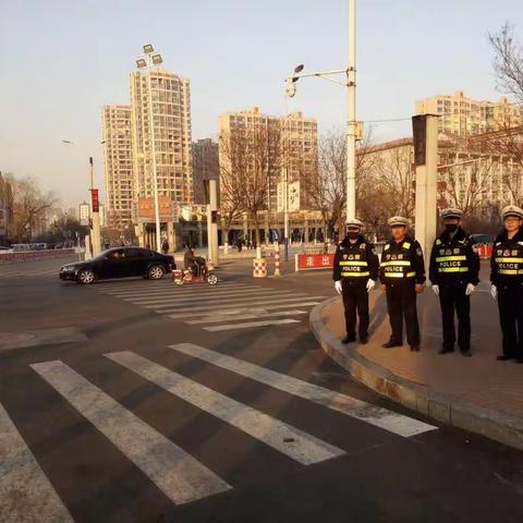 迁西县交警大队以“法制交通万里行”交通安全大整治活动为契机，确保我县辖区道路交通安全、平稳、畅通。