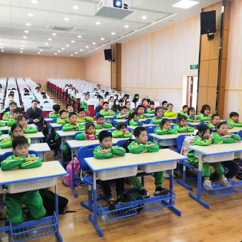 学习党的二十大宣讲“进校园”