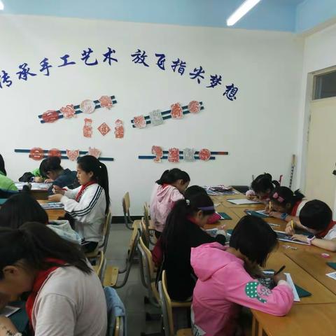 研山小学剪纸社团活动剪影